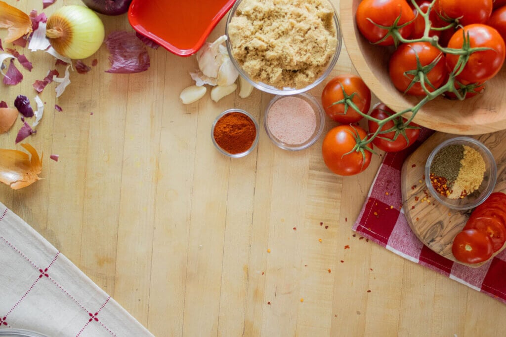 BBQ sauce ingredients: tomatoes, garlic, salt, onions, and spices.